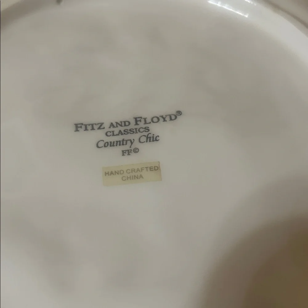 Fitz and Floyd Country Chic Handcrafted Detailed Plate with cow bird & flowers - Picture 4 of 6